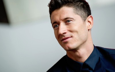 小鸟体育独家-B席更衣室弹吉他视频火了